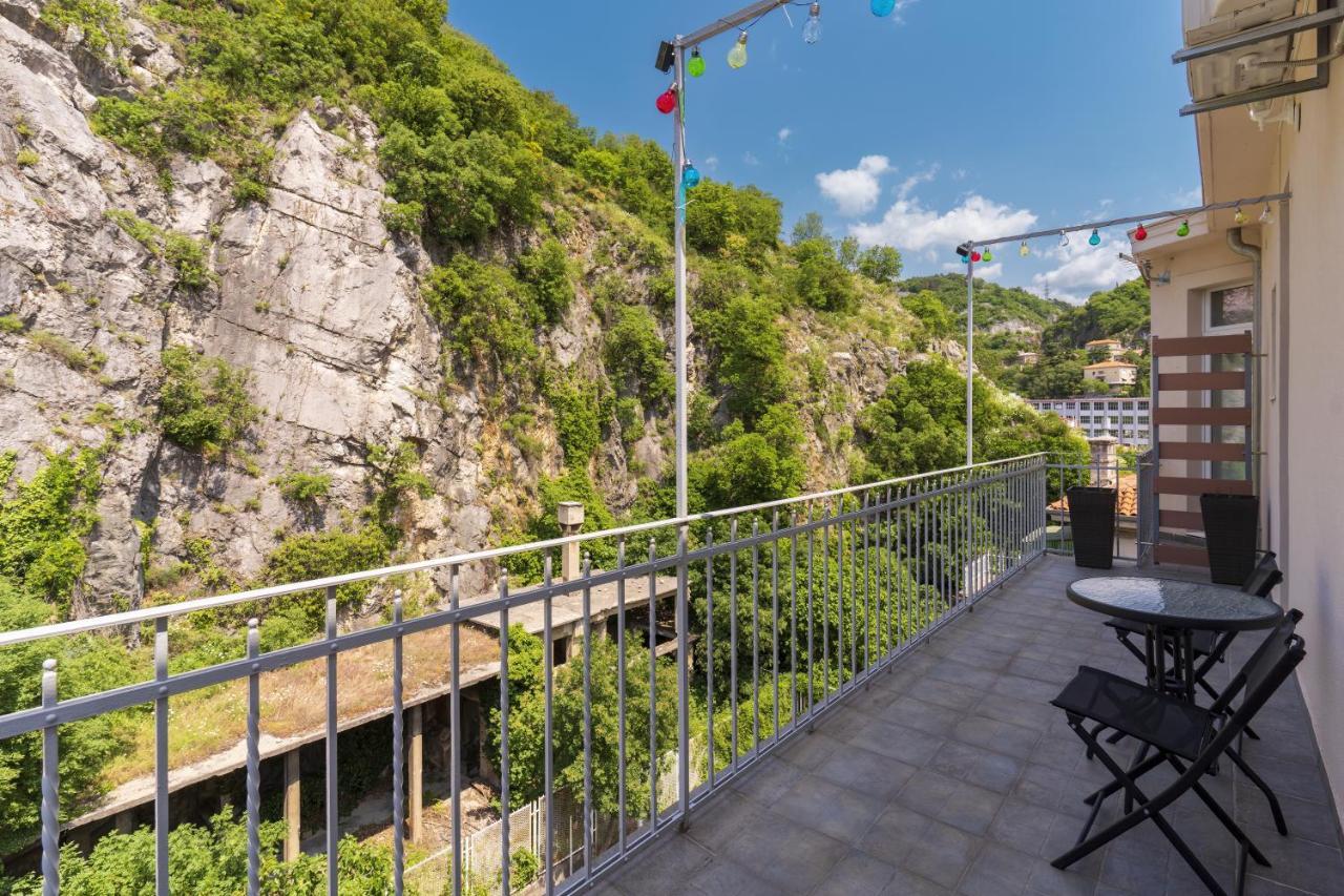 Stunning Apartment In Quiet Street Near Center With Free Parking 4 Floor Rijeka Dış mekan fotoğraf